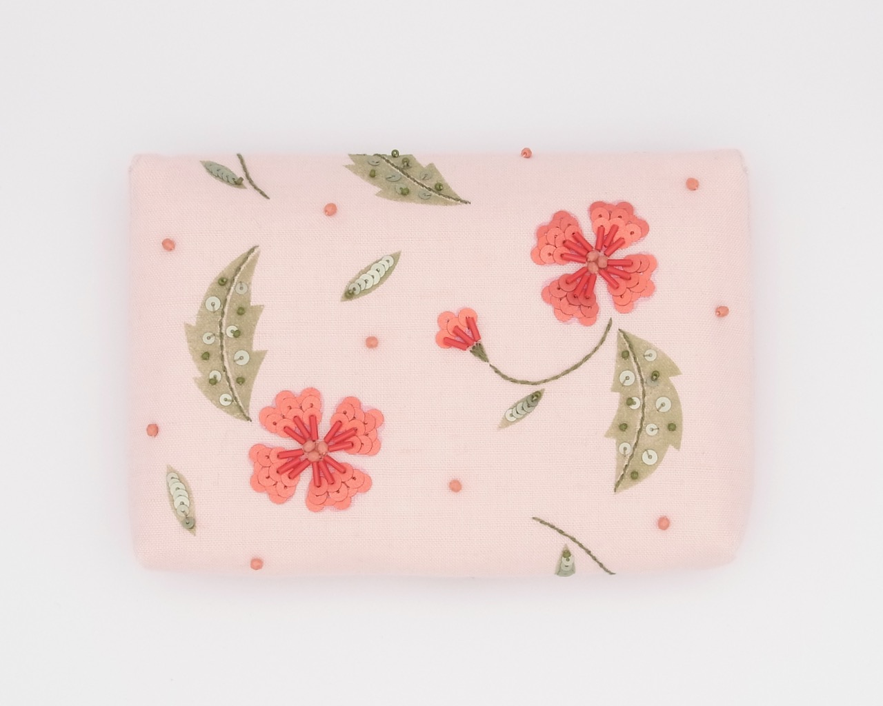 ビーズ刺繍キット　〜　赤いお花のフタ付きポーチ